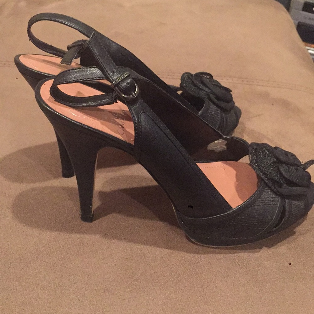Peep toe heel